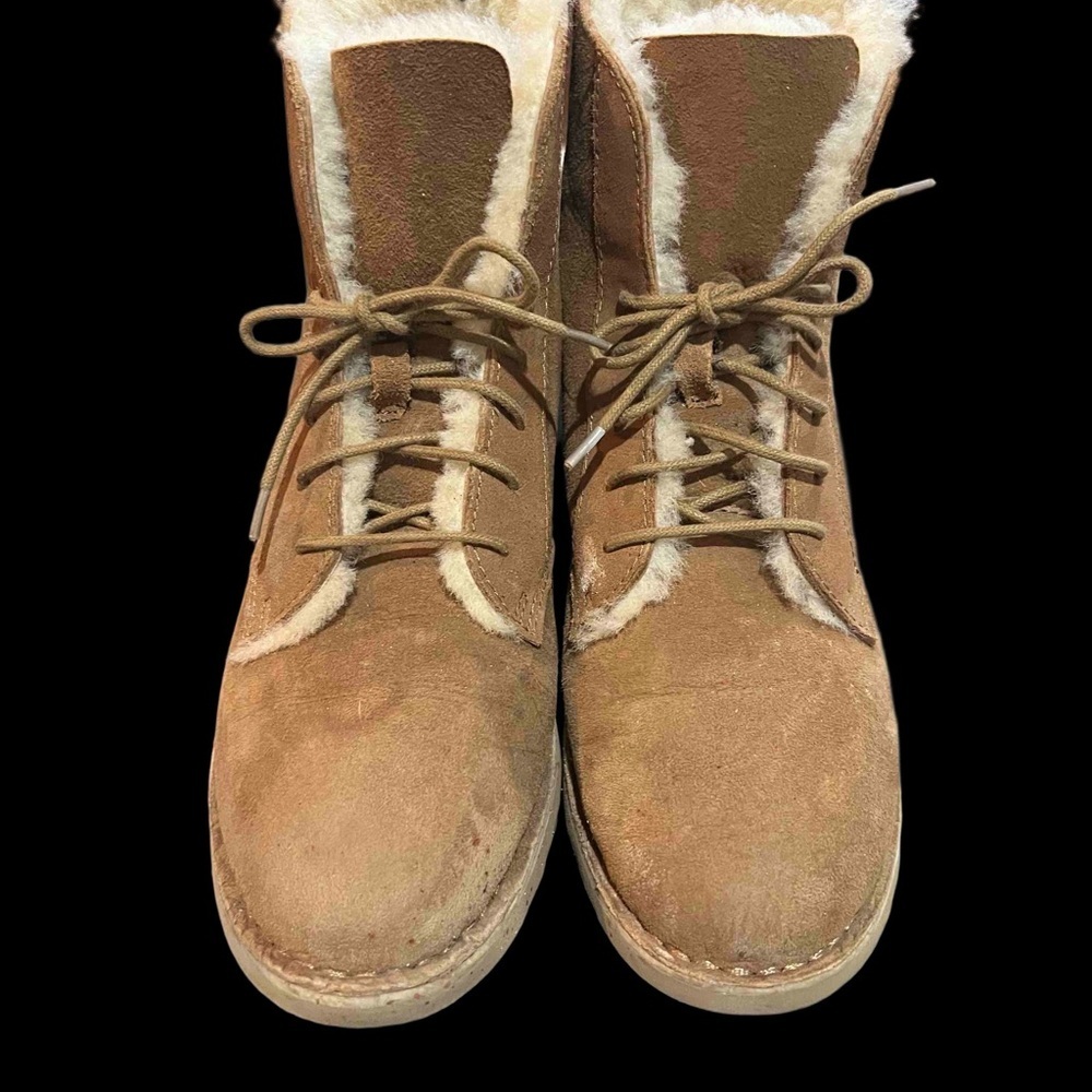 UGG Tan Quincy Boots with Sherpa Lining Women’s 9.5. SH164
